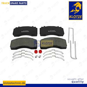 Kit de plaquettes de frein à disque avec accessoires - KT13773